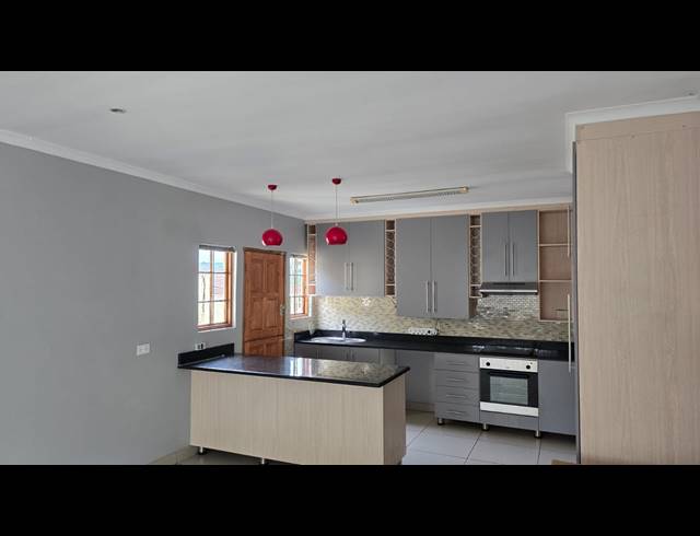 3 BEDROOM SIMPLEX RENTED IN SIGNAL HILL